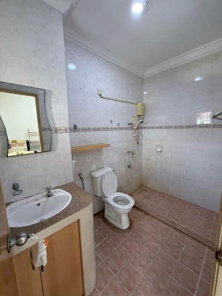 Rumah Teres 2-Tingkat untuk Disewa di Permas Jaya (Johor) - Aloysius Son - Bathroom - PropertyGuru.com.my