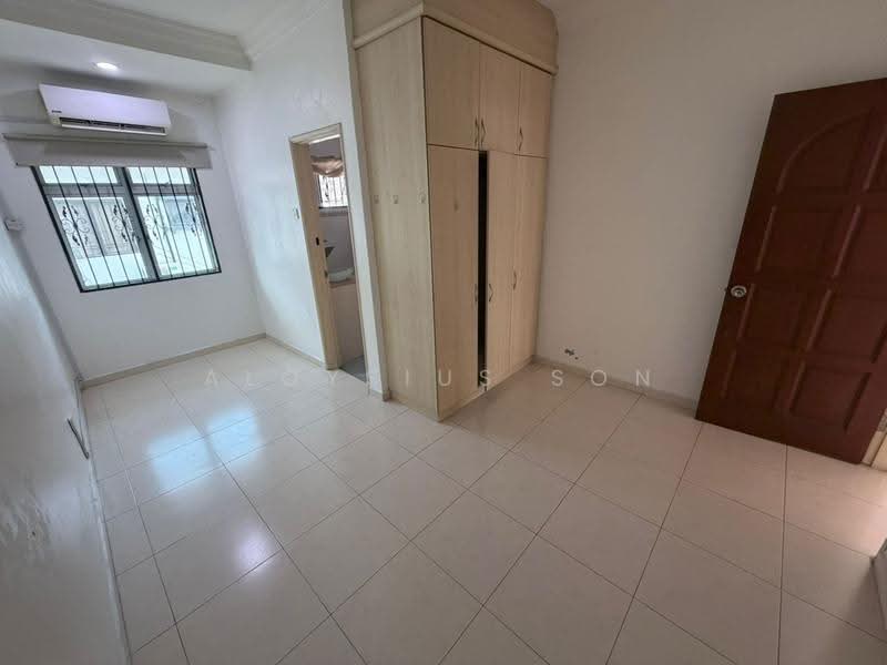 Rumah Teres 2-Tingkat untuk Disewa di Permas Jaya (Johor) - Aloysius Son - Bedroom - PropertyGuru.com.my