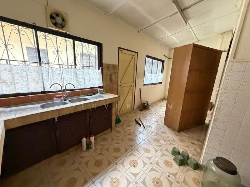 Rumah Teres 2-Tingkat untuk Dijual di Taman Maluri (Cheras) - Denver Sin - Kitchen - PropertyGuru.com.my