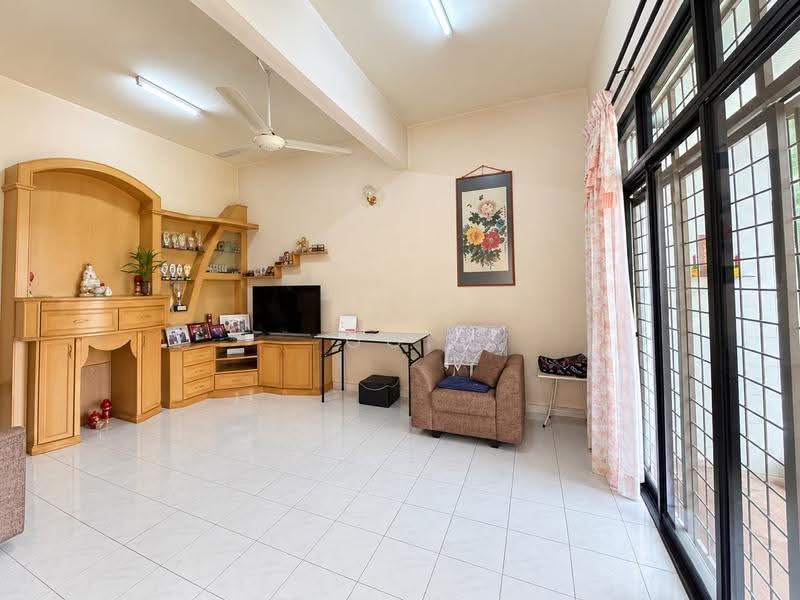 2-storey Terraced House for Sale in Sungai Ara (Penang) - Ooi Chee Khoon - Living Room - PropertyGuru.com.my