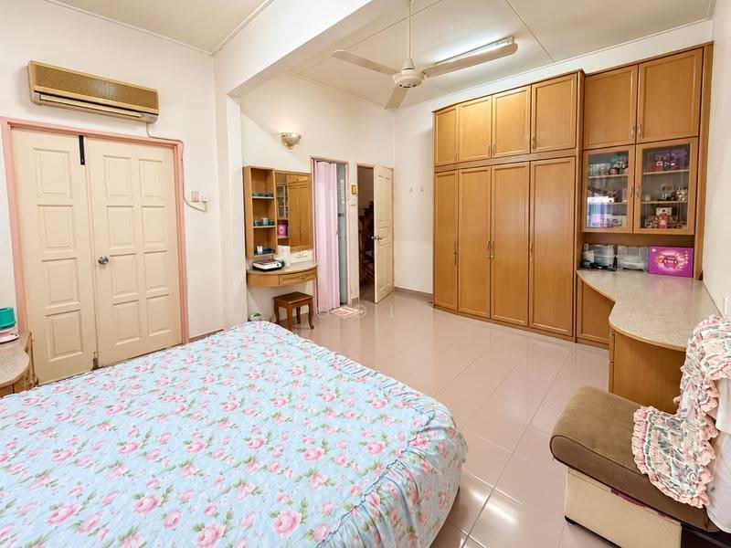 2-storey Terraced House for Sale in Sungai Ara (Penang) - Ooi Chee Khoon - Master Bedroom - PropertyGuru.com.my