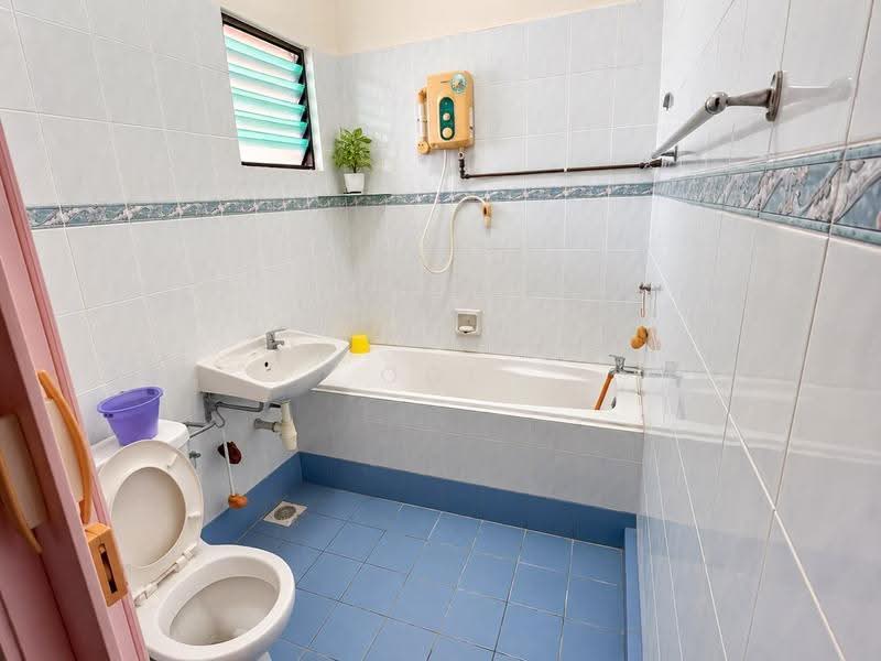 2-storey Terraced House for Sale in Sungai Ara (Penang) - Ooi Chee Khoon - Master Bathroom - PropertyGuru.com.my
