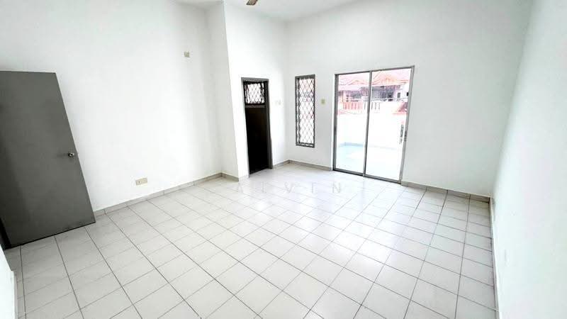 2-storey Terraced House for Sale in Bandar Putra Kulai (Kulai) - Calvin Lee - Living Room - PropertyGuru.com.my