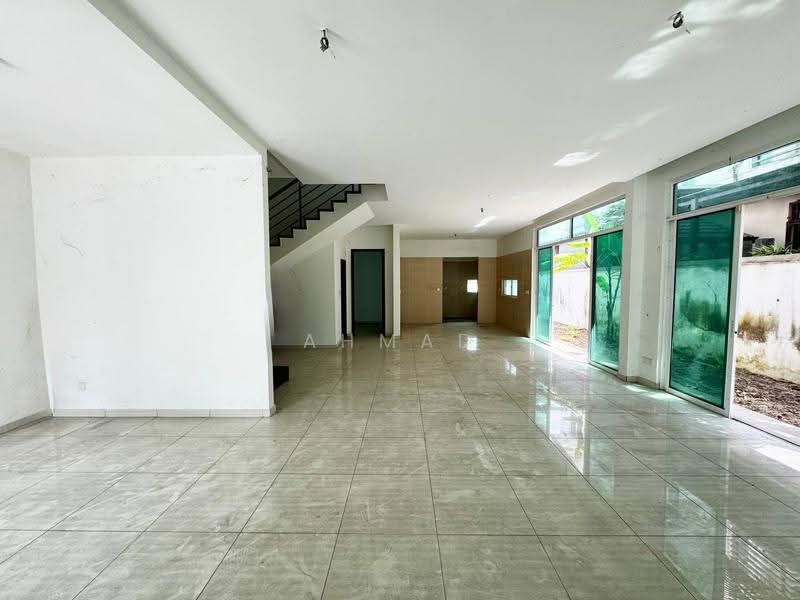 Semi-Detached House for Sale in Ramal Villa (Kajang) - Ahmad Muslim - Living Room - PropertyGuru.com.my