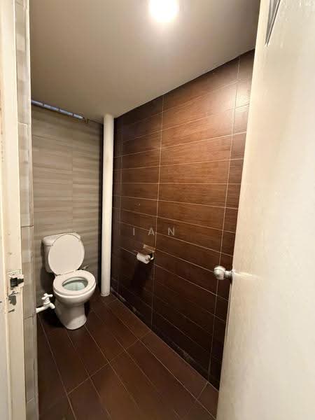 Kedai untuk Disewa di Taman Molek (Johor Bahru) - Ian Chua - Bathroom - PropertyGuru.com.my