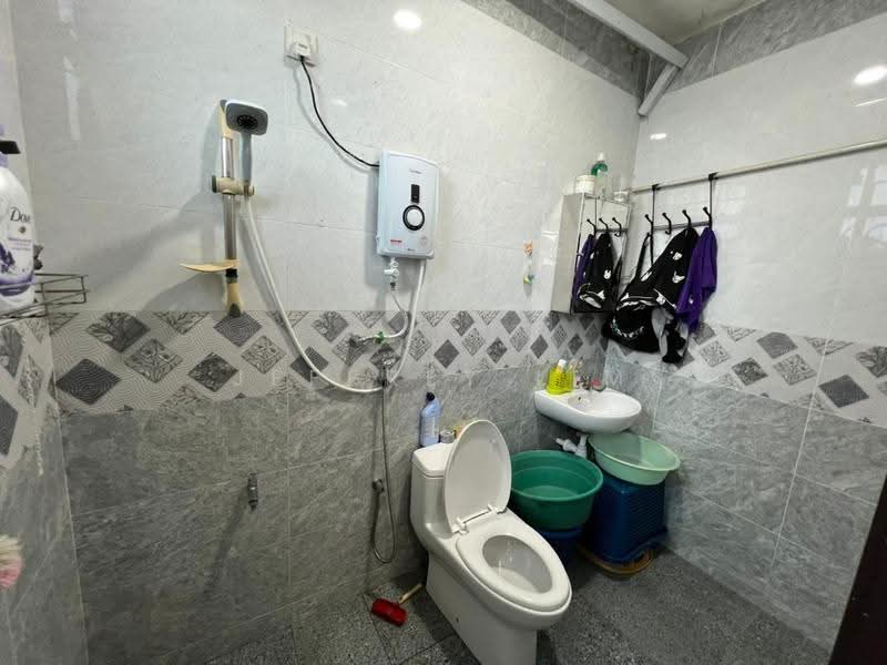 2-storey Terraced House for Sale in Taman Lagenda Putra (Kulai) - Jeffrey Lim - Bathroom - PropertyGuru.com.my