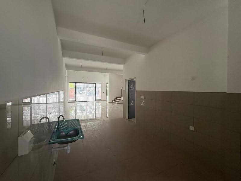Rumah Teres 2-Tingkat untuk Dijual di Elmina (Shah Alam) - Mu'izz Halim - Kitchen - PropertyGuru.com.my