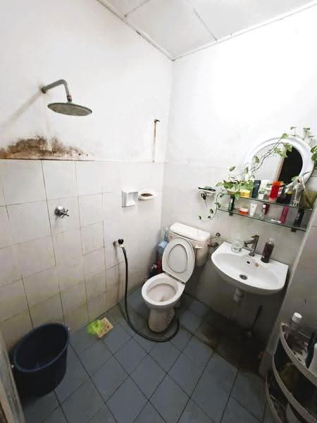 Rumah Teres 2-Tingkat untuk Dijual di Saujana Damansara (Damansara Damai) - Evelyn Lee - Bathroom - PropertyGuru.com.my