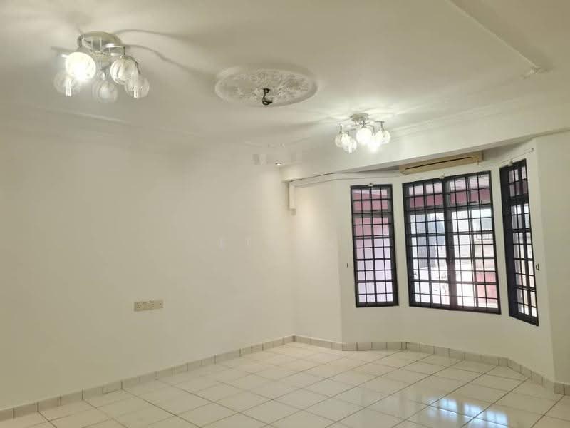 2-storey Terraced House for Sale in Bukit Rahman Putra (Sungai Buloh) - Ethan Swe - Living Room - PropertyGuru.com.my