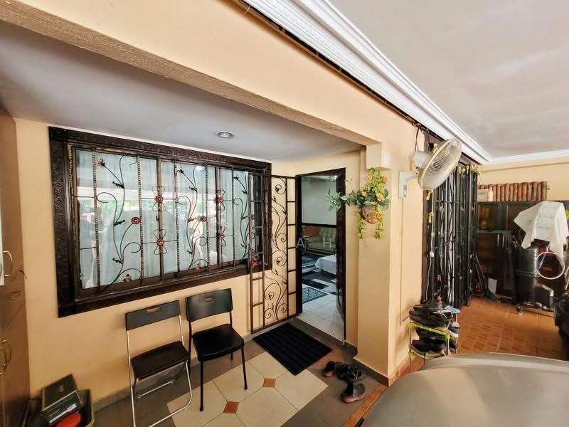 Rumah Teres 2-Tingkat untuk Dijual di Kota Damansara (Selangor) - Farah Rasul - Entrance - PropertyGuru.com.my