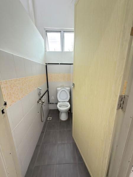 Kedai / Pejabat untuk Disewa di Ayer Itam (Penang) - Darren Lye - Bathroom - PropertyGuru.com.my