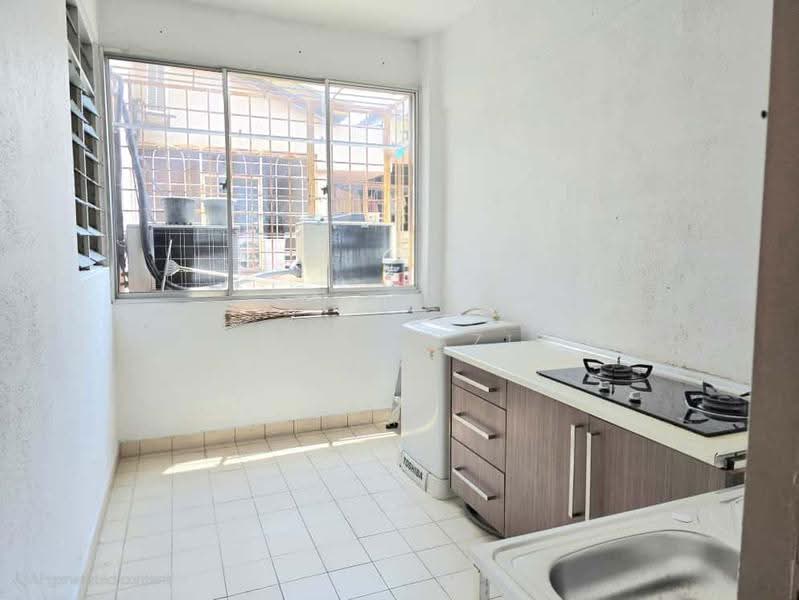 Apartment for Sale at D'shire Villa - Zihan Aziz - Kitchen - PropertyGuru.com.my