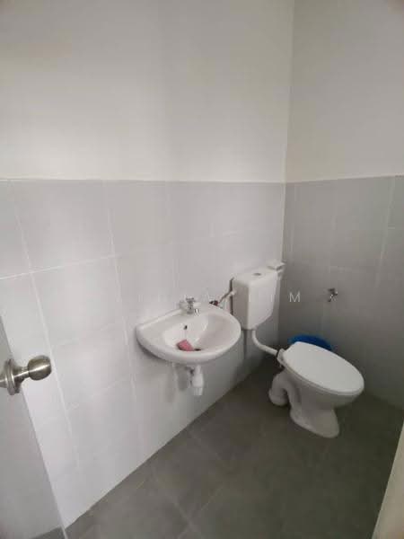 Rumah Teres 2-Tingkat untuk Disewa di Taman Ekoflora (Johor Bahru) - Alicia Lim - Bathroom - PropertyGuru.com.my