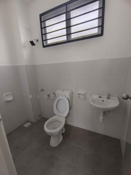 Rumah Teres 2-Tingkat untuk Disewa di Taman Ekoflora (Johor Bahru) - Alicia Lim - Bathroom - PropertyGuru.com.my