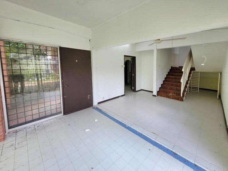 Rumah Berkembar untuk Dijual di Ampang Jaya (Ampang) - Farah Rasul - Living Room - PropertyGuru.com.my