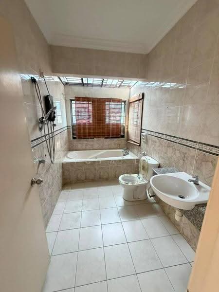 Semi-Detached House for Sale in Taman Mount Austin (Tebrau) - Alicia Lim - Bathroom - PropertyGuru.com.my