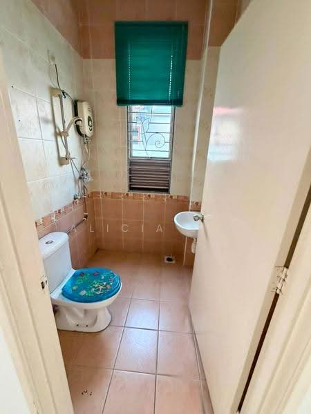 Semi-Detached House for Sale in Taman Mount Austin (Tebrau) - Alicia Lim - Bathroom - PropertyGuru.com.my