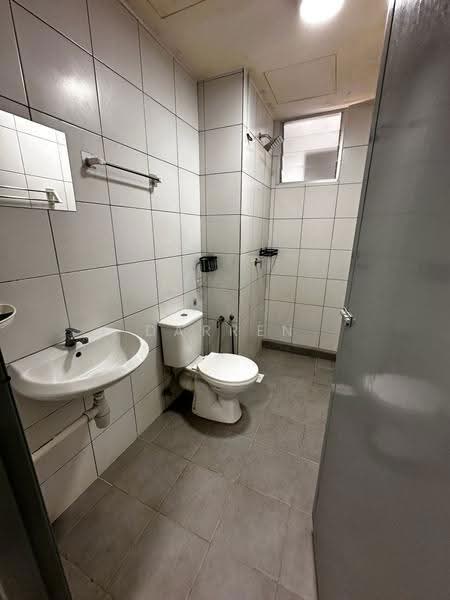 Kediaman Servis untuk Dijual di The Stone - Darren Lye - Bathroom - PropertyGuru.com.my