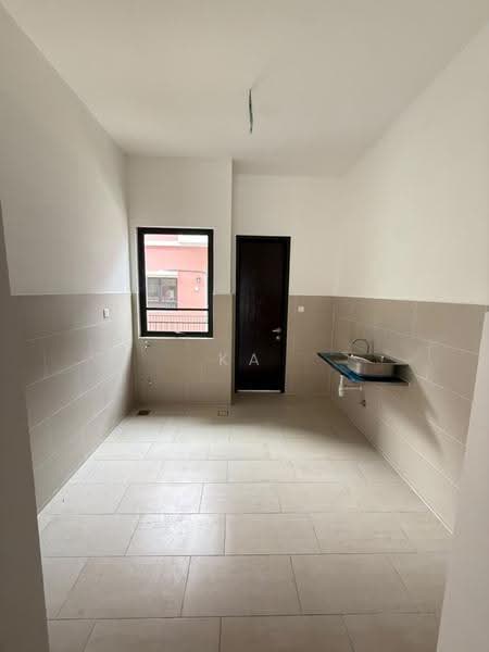 2-storey Terraced House for Sale in Elmina (Shah Alam) - Ka Ee - Kitchen - PropertyGuru.com.my
