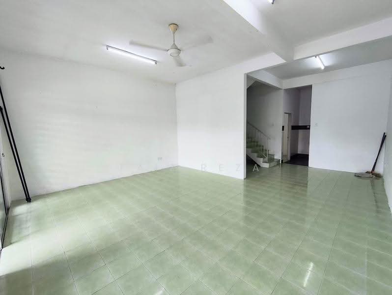 Rumah Teres 2-Tingkat untuk Disewa di Taman Langat Utama, Bukit Changgang (Banting) - FAIZ REZA - Living Room - PropertyGuru.com.my