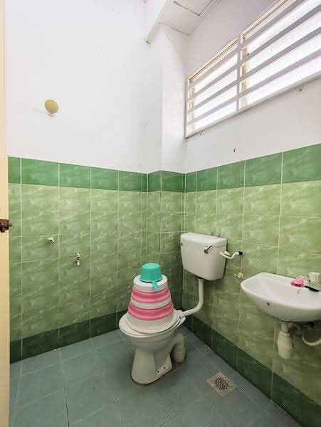 Rumah Teres 2-Tingkat untuk Disewa di Taman Langat Utama, Bukit Changgang (Banting) - FAIZ REZA - Bathroom - PropertyGuru.com.my