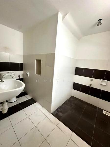 Rumah Teres 2-Tingkat untuk Dijual di Setia Tropika (Johor Bahru) - Calvin Lee - Bathroom - PropertyGuru.com.my