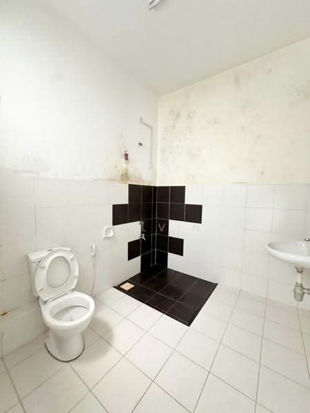 Rumah Teres 2-Tingkat untuk Dijual di Setia Tropika (Johor Bahru) - Calvin Lee - Bathroom - PropertyGuru.com.my