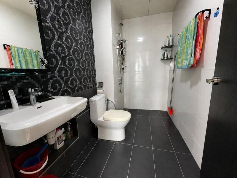 Kediaman Servis untuk Dijual di Wave @ Marina Cove - Wenting Lee - Bathroom - PropertyGuru.com.my