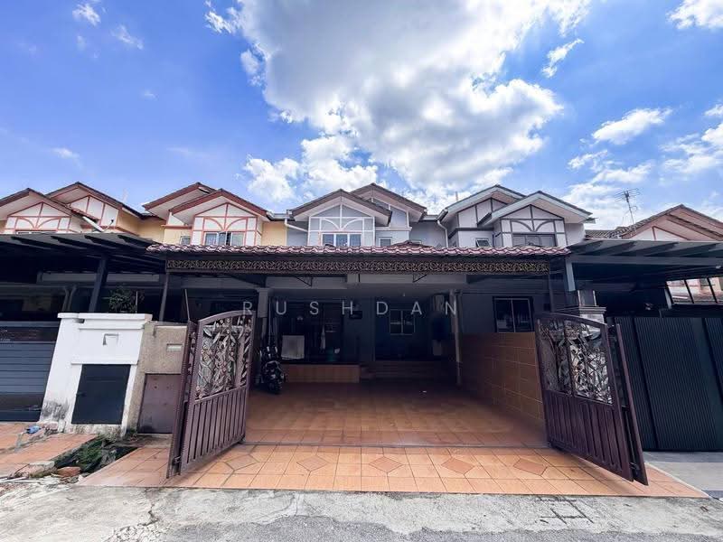2-storey Terraced House for Sale in Taman Universiti (Bangi) - Rushdan Sahar - Exterior - PropertyGuru.com.my
