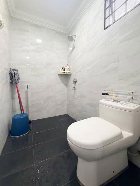 2-storey Terraced House for Sale in Taman Universiti (Bangi) - Rushdan Sahar - Bathroom - PropertyGuru.com.my