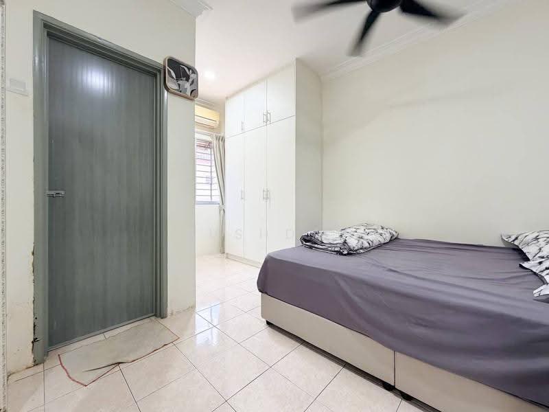 2-storey Terraced House for Sale in Taman Universiti (Bangi) - Rushdan Sahar - Bedroom - PropertyGuru.com.my
