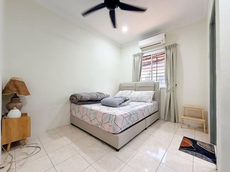 2-storey Terraced House for Sale in Taman Universiti (Bangi) - Rushdan Sahar - Bedroom - PropertyGuru.com.my