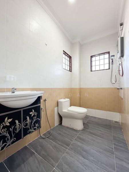2-storey Terraced House for Sale in Taman Universiti (Bangi) - Rushdan Sahar - Bathroom - PropertyGuru.com.my