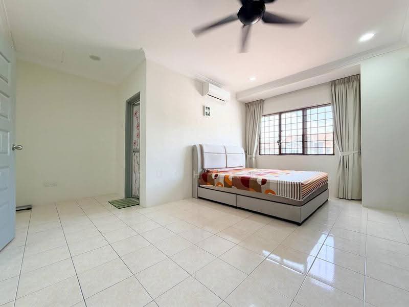 2-storey Terraced House for Sale in Taman Universiti (Bangi) - Rushdan Sahar - Bedroom - PropertyGuru.com.my
