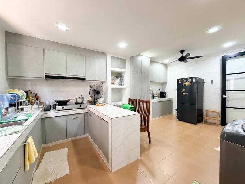 2-storey Terraced House for Sale in Taman Universiti (Bangi) - Rushdan Sahar - Kitchen - PropertyGuru.com.my