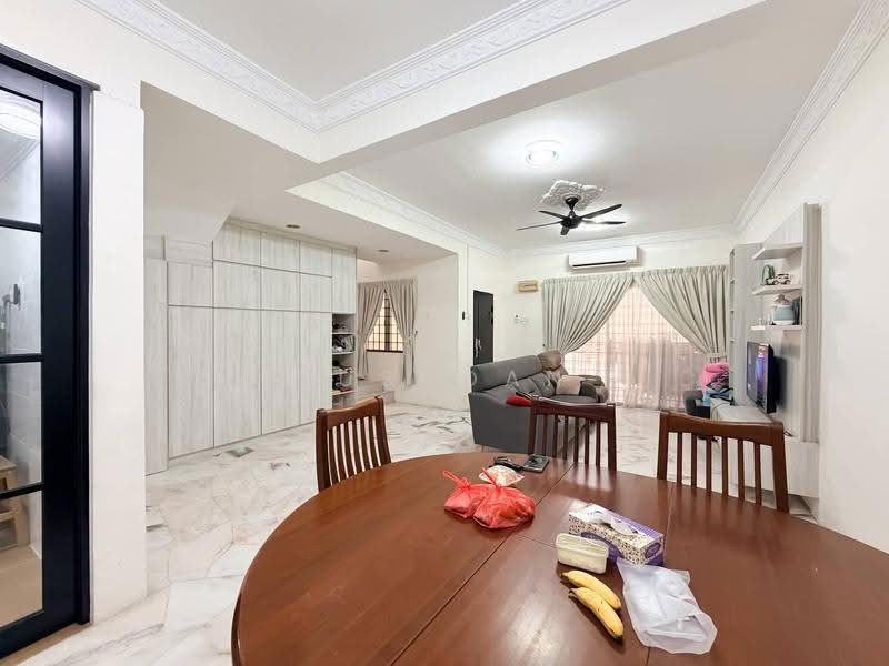 2-storey Terraced House for Sale in Taman Universiti (Bangi) - Rushdan Sahar - Living Room - PropertyGuru.com.my