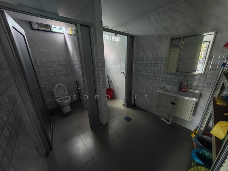 Bungalow House for Sale in Jalan Klang Lama (Old Klang Road) (Kuala Lumpur) - Bobo Lee - Bathroom - PropertyGuru.com.my