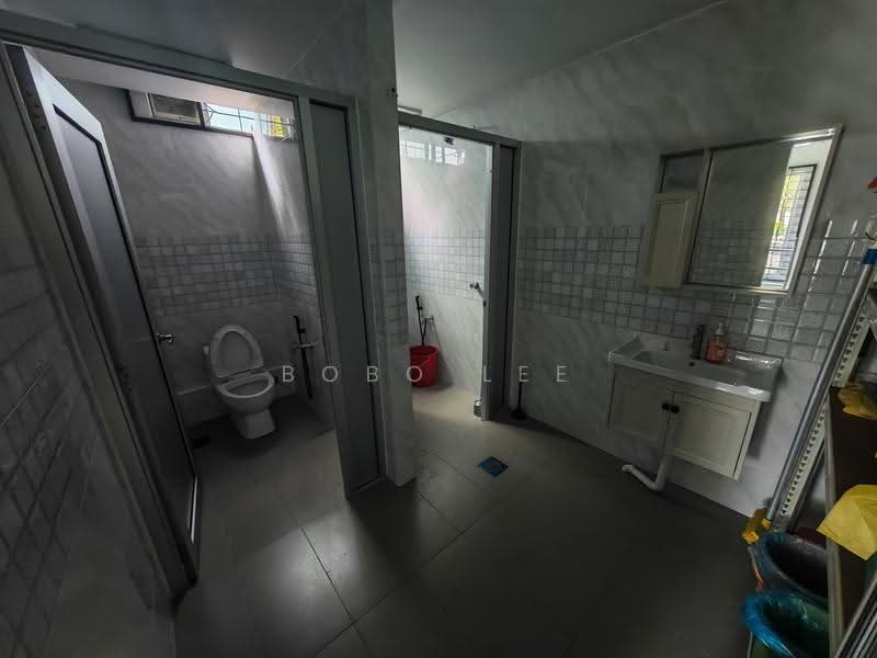 Bungalow House for Sale in Jalan Klang Lama (Old Klang Road) (Kuala Lumpur) - Bobo Lee - Bathroom - PropertyGuru.com.my