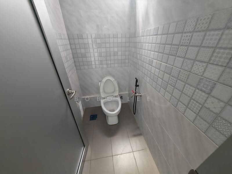Bungalow House for Sale in Jalan Klang Lama (Old Klang Road) (Kuala Lumpur) - Bobo Lee - Bathroom - PropertyGuru.com.my