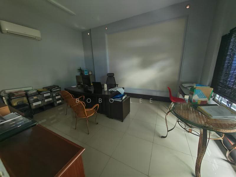 Bungalow House for Sale in Jalan Klang Lama (Old Klang Road) (Kuala Lumpur) - Bobo Lee - Study - PropertyGuru.com.my