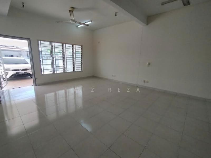 Rumah Teres 2-Tingkat untuk Dijual di Nilai Impian (Nilai) - FAIZ REZA - Living Room - PropertyGuru.com.my