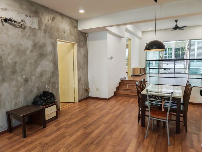 Rumah Bandar untuk Disewa di Seri Kembangan (Selangor) - Nicholas Lew - Living Room - PropertyGuru.com.my