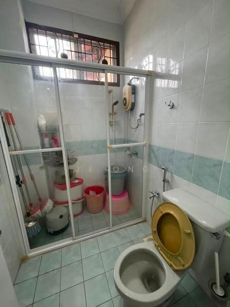 Semi-Detached House for Sale in Taman Pelangi Indah (Ulu Tiram) - JE ONG - Bathroom - PropertyGuru.com.my