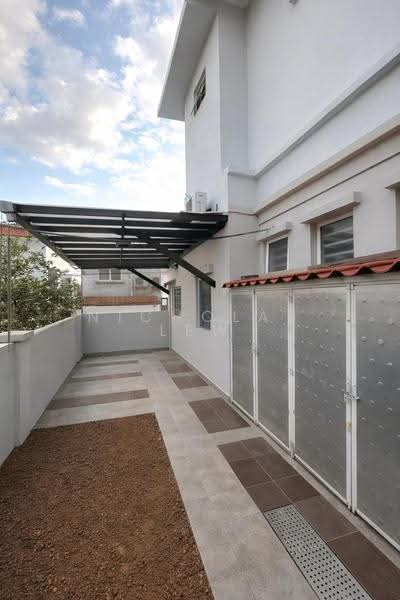 Semi-Detached House for Sale in Taman Bukit Serdang (Seri Kembangan) - Nicholas Lew - Exterior - PropertyGuru.com.my