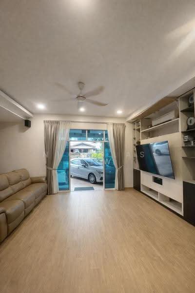 Semi-Detached House for Sale in Taman Bukit Serdang (Seri Kembangan) - Nicholas Lew - Living Room - PropertyGuru.com.my