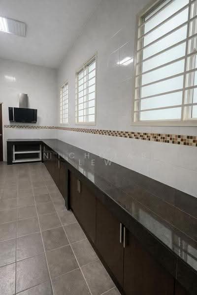 Semi-Detached House for Sale in Taman Bukit Serdang (Seri Kembangan) - Nicholas Lew - Kitchen - PropertyGuru.com.my