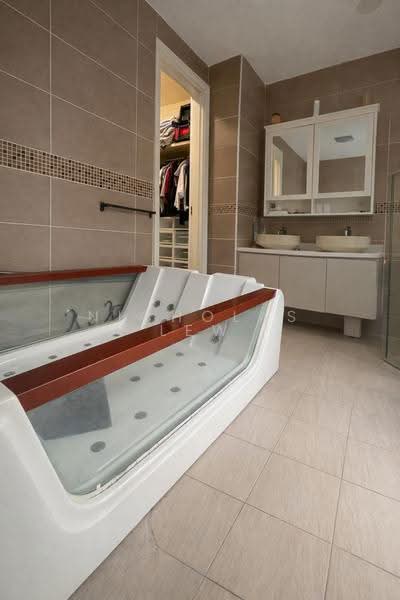 Semi-Detached House for Sale in Taman Bukit Serdang (Seri Kembangan) - Nicholas Lew - Bathroom - PropertyGuru.com.my