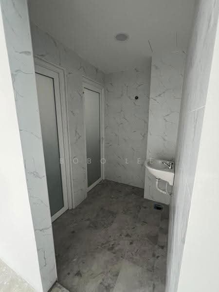 Shop / Office for Rent in Taman Overseas Union (Taman Oug) (Jalan Klang Lama (Old Klang Road)) - Bobo Lee - Bathroom - PropertyGuru.com.my