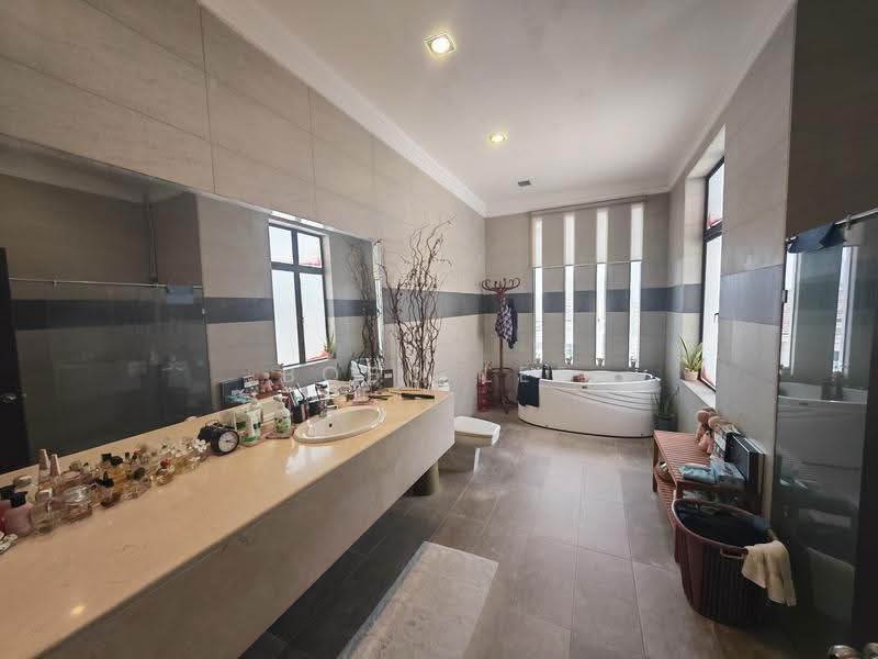 Bungalow House for Sale in Taman Overseas Union (Taman Oug) (Jalan Klang Lama (Old Klang Road)) - Bobo Lee - Bathroom - PropertyGuru.com.my