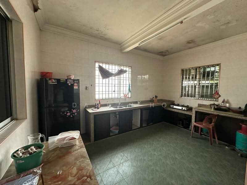 Rumah Teres 1-Tingkat untuk Dijual di Bandar Selesa Jaya (Skudai) - Darren Ho - Kitchen - PropertyGuru.com.my